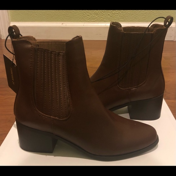 Brown booties with heel. Size 6 - Picture 3 of 3
